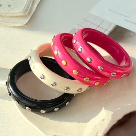 Bracelets punk unis à rivets en résine pour femmes