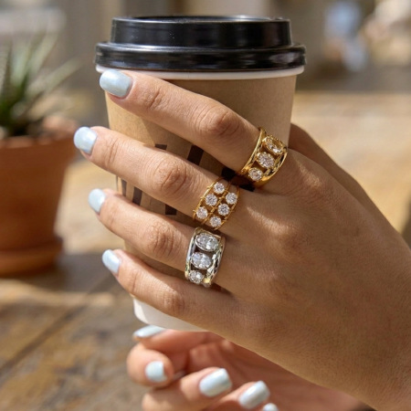 Bagues pour femmes luxueuses et élégantes, de forme irrégulière, en acier inoxydable étanche couleur or et zircon.
