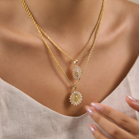 Colliers pendentifs pour femmes de la luxueuse série rétro en forme de croix elliptique, en acier inoxydable étanche couleur or