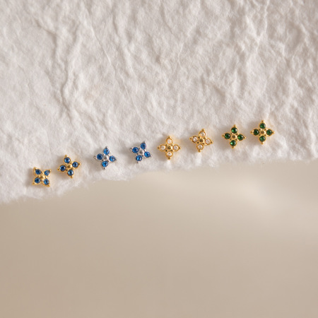 Boucles d'oreilles puces pour femmes Simple Clover en acier inoxydable étanche couleur or et zircon