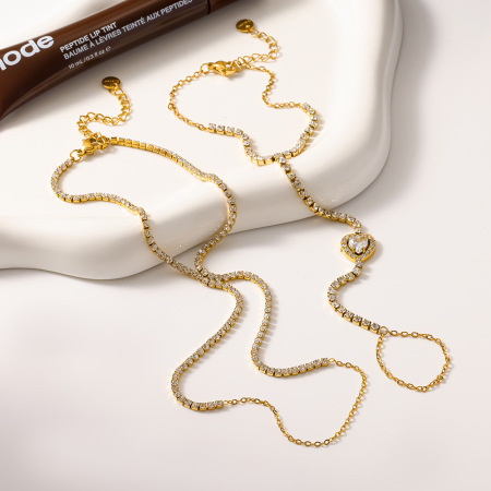 Chaîne de poignet pour femme, romantique et élégante, en forme de cœur, en acier inoxydable étanche, couleur or et zircon.