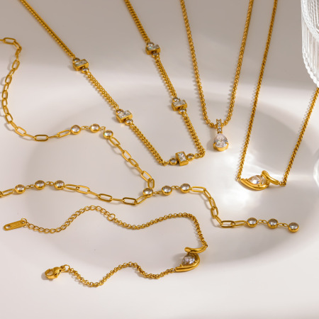 Colliers à maillons élégants pour femmes, en acier inoxydable doré, imperméables, de forme géométrique et ornés de strass. 2