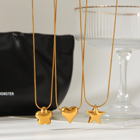 Colliers pendentifs pour femmes Simple Series Daily Heart Star en acier inoxydable étanche couleur or