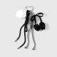 Un porte-clés noir et blanc Image2
