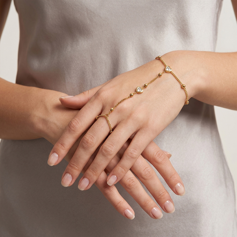Chaîne De Poignet Femme Simple Et Élégante En Forme De Cœur, En Acier Inoxydable Étanche, Couleur Or Et Zircon. Image3