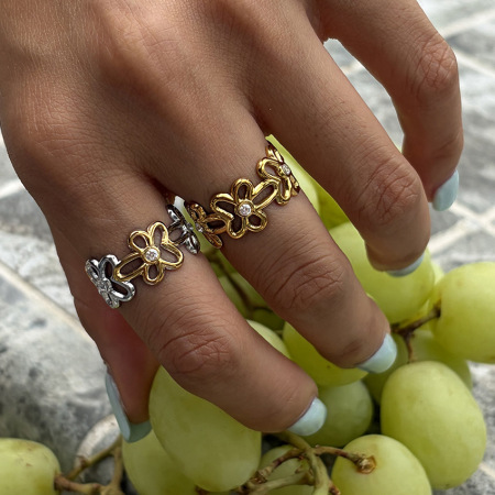 Bagues en acier inoxydable étanches Sweet Flower avec zircon doré