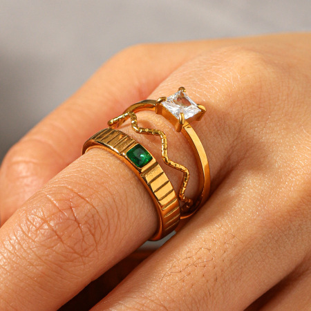 Bague pour femme en acier inoxydable doré, ornée de zircon, avec lignes rondes unies, couleur unie, style luxueux et simple, idéale pour un usage quotidien.