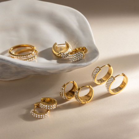 Boucles d'oreilles créoles classiques pour femmes, en acier inoxydable, étanches, couleur or, ornées de strass.