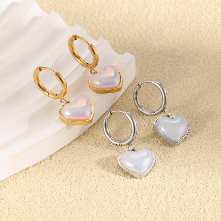 Boucles d'oreilles pendantes pour femme, en acier inoxydable, couleur or, avec perle et motif cœur simple. 2