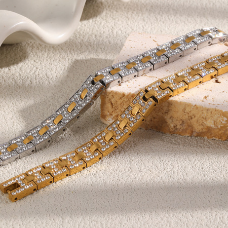 Bracelet chaîne simple en acier inoxydable doré et strass pour femme, collection Luxueuse.