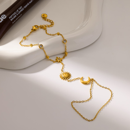 Chaîne de poignet femme en acier inoxydable, ornée d'un zircon doré, ornée d'un soleil, d'une étoile et d'une lune 2