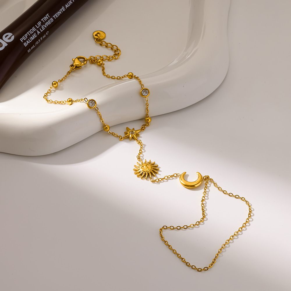 Chaîne De Poignet Femme En Acier Inoxydable, Ornée D'Un Zircon Doré, Ornée D'Un Soleil, D'Une Étoile Et D'Une Lune h5Image2