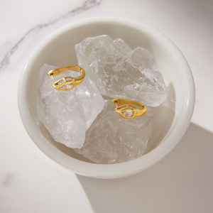 Boucles D'Oreilles Créoles Élégantes En Acier Inoxydable Doré, Ornées De Zircon Et D'Un Motif Serpent, Pour Femme, Collection Luxueuse. h5 Image3