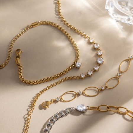 Bracelet chaîne femme en acier inoxydable, orné d'un zircon doré, motif cœur simple et luxueux