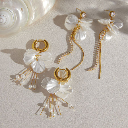 Boucles d'oreilles pendantes pour femme, élégantes, à pompon fleuri, en acier inoxydable étanche, couleur or, collection romantique