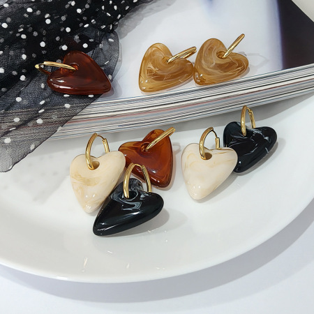 Boucles d'oreilles créoles pour femmes, style rétro, en acrylique doré, dégradé de couleurs, avec cœur. Collection Simple.