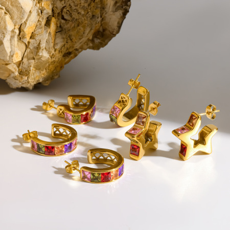 Boucles d'oreilles puces luxueuses en acier inoxydable doré, imperméables, en forme de C, ornées de strass.