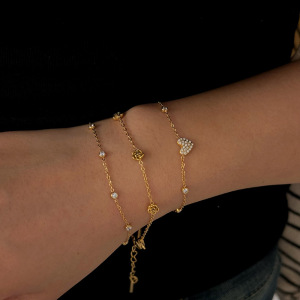 Bracelet À Breloques Pour Femme, Orné D'Un Cœur Fleuri, En Acier Inoxydable Étanche, Couleur Or Et Strass. h5 Image2