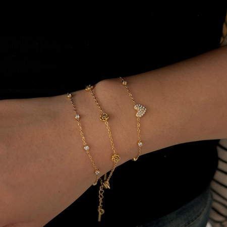 Bracelet à breloques pour femme, orné d'un cœur fleuri, en acier inoxydable étanche, couleur or et strass. 2