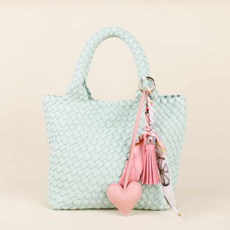 Collection romantique - Breloques pour sac en PU tissées avec pompon en forme de cœur simple 2