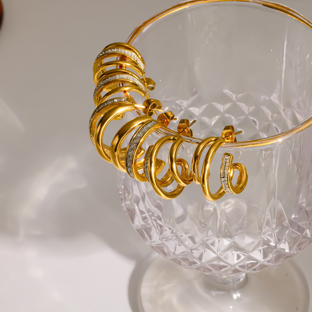 Boucles D'Oreilles Puces Élégantes Et Luxueuses En Forme De C, En Acier Inoxydable Étanche, Couleur Or, Ornées De Strass. Image3