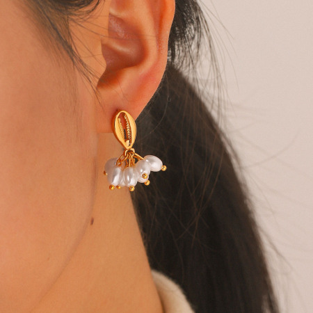 Boucles d'oreilles pendantes pour femme, en acier inoxydable, couleur or, avec perles, collection Simple Series Daily Shell. 2