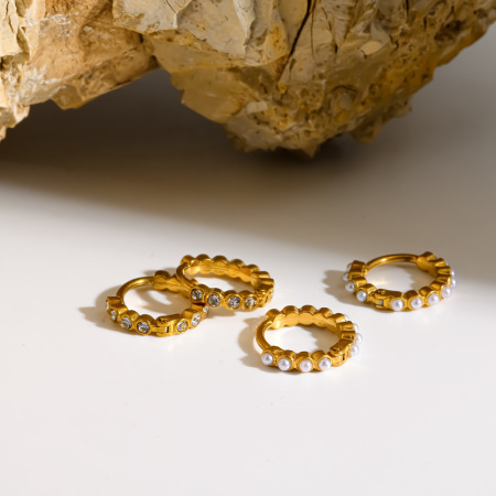 Boucles d'oreilles créoles simples pour femmes, en acier inoxydable, étanches, couleur or, ornées de strass et de perles artificielles.