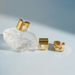 Bagues Pour Femmes En Acier Inoxydable Étanche Couleur Or Avec Zircon Et Motif Goutte Simple h5 Image4