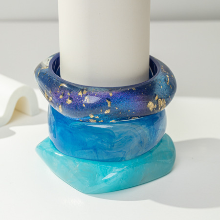 Bracelets pour femmes en résine transparente à dégradé de couleurs 2