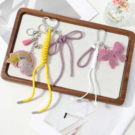 Breloques de sac en cuir torsadées à nœud papillon rétro de la série Simple 2