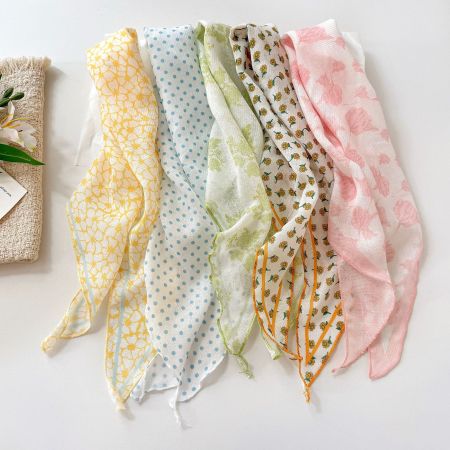 Écharpes d'été en polyester à pois et fleurs douces de la collection Simple