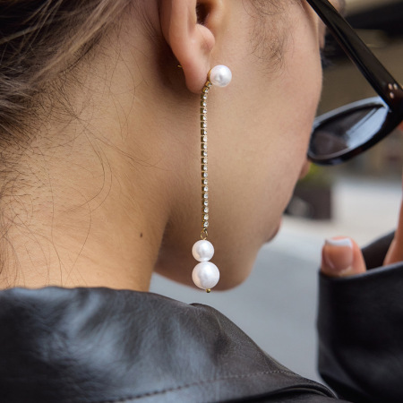 Boucles d'oreilles pendantes pour femme, en acier inoxydable imperméable, avec pompon simple et perles.