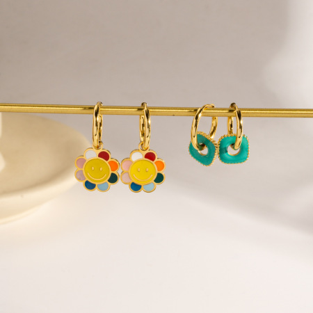 Boucles d'oreilles créoles pour femme, collection romantique, motif floral multicolore et visage souriant, en acier inoxydable étanche, couleur or. 2