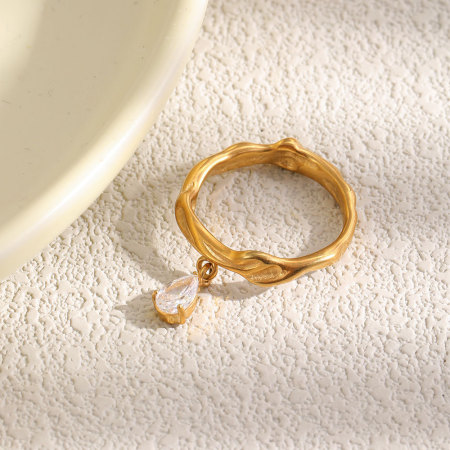 Bague pour femme en acier inoxydable étanche couleur or, forme simple en goutte irrégulière, ornée d'un zircon.