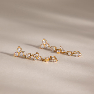Boucles D'Oreilles Pendantes Pour Femme, Élégantes, En Acier Inoxydable, Couleur Or, Avec Pompon Et Fleur, Ornées De Zirconiums Et Imperméables, Collection Romantique h5 Image4
