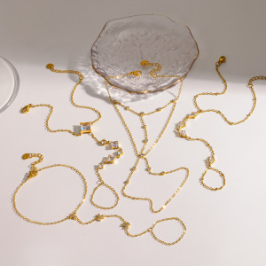 Chaîne De Main Luxueuse Pour Femme, En Acier Inoxydable Étanche, Couleur Or, Ornée De Strass. h5 Image3