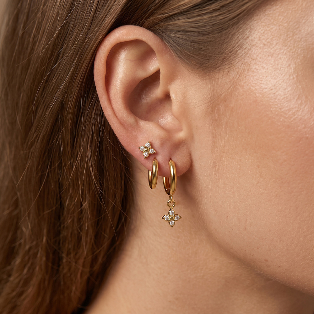 Boucles D'Oreilles Élégantes Clover En Acier Inoxydable Étanche Couleur Or Avec Zircon Pour Femmes Image3