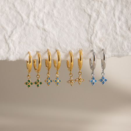 Boucles d'oreilles pendantes Clover en acier inoxydable étanche, couleur or, avec strass. 2