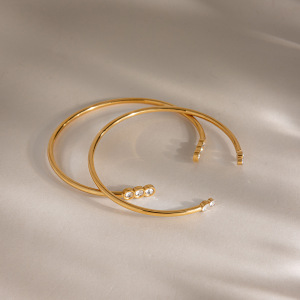 Bracelet Manchette Femme Simple, Uni, En Acier Inoxydable, Étanche, Couleur Or, Avec Zircon. h5 Image2