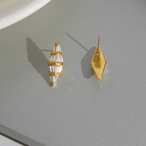 Boucles D'Oreilles Puces Pour Femmes En Acier Inoxydable De Forme Irrégulière, Étanches, Couleur Or Et Zircon. h5 Image4