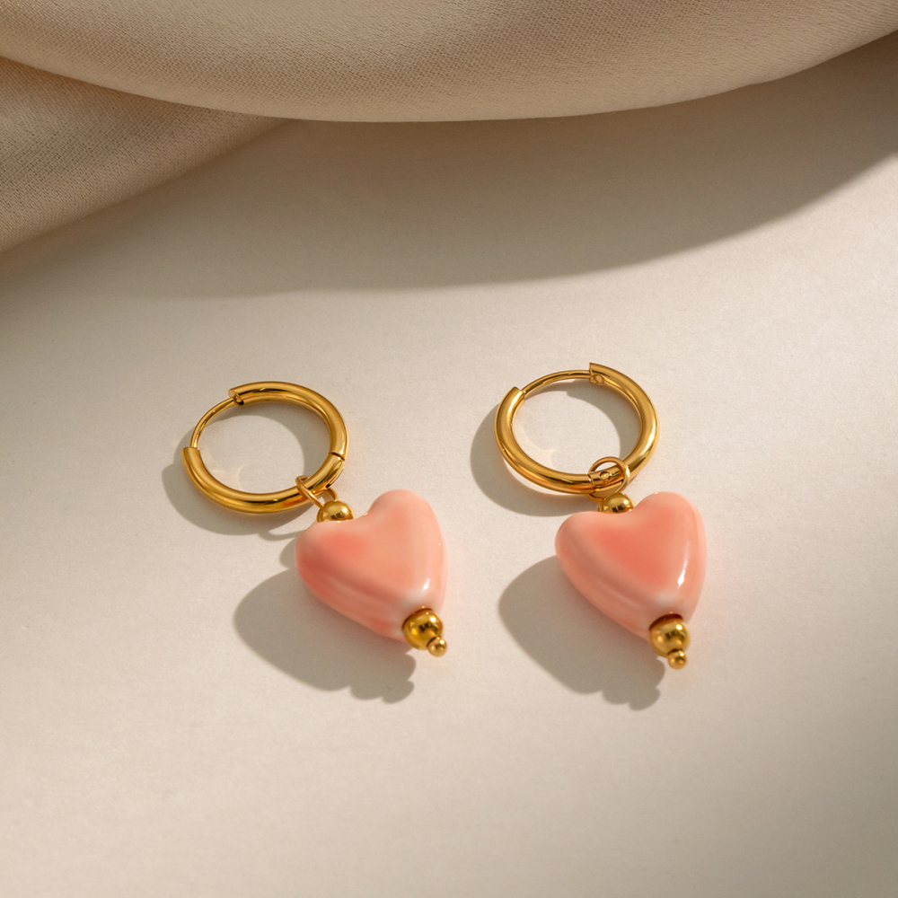 Boucles D'Oreilles Pendantes Pour Femmes Simple Series Daily Heart En Acier Inoxydable Étanche Couleur Or Image5