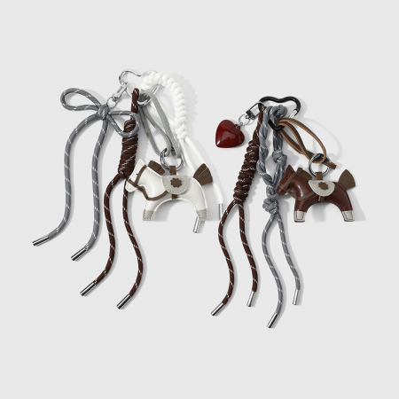 Breloques de sac en cuir en forme de cœur mignon et nœud papillon, collection Simple Series