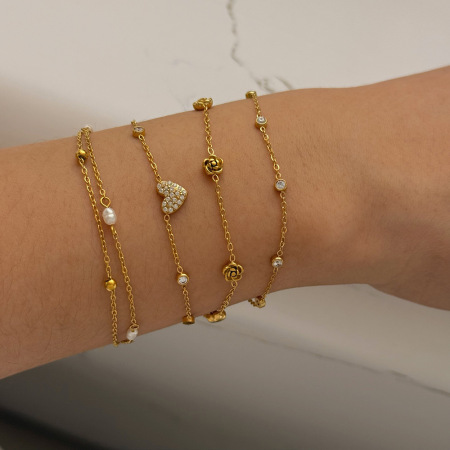 Bracelet à breloques pour femme, orné d'un cœur fleuri, en acier inoxydable étanche, couleur or et strass.