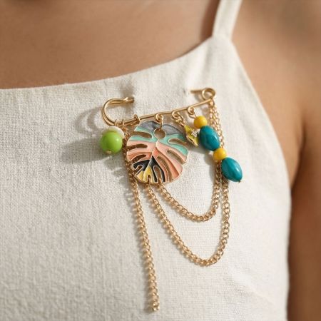 Broches en alliage de feuilles avec perles et pompons naturels, collection Simple Series