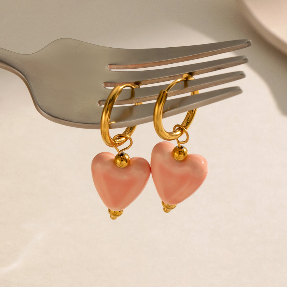 Boucles D'Oreilles Pendantes Pour Femmes Simple Series Daily Heart En Acier Inoxydable Étanche Couleur Or Image3