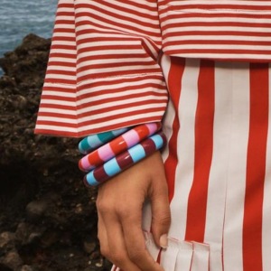 Bracelets Pour Femmes En Résine Multicolore À Rayures Simples De La Série Romantique h5 Image4