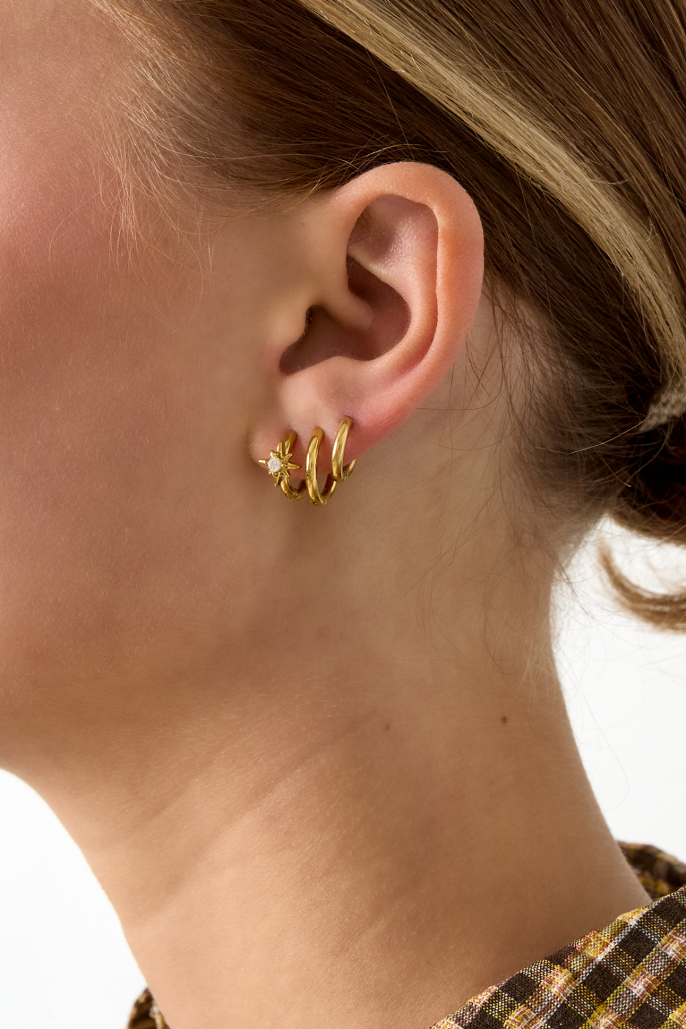 Boucles D'Oreilles Créoles Ornées D'Une Étoile Filante Et D'Une Pierre Image2