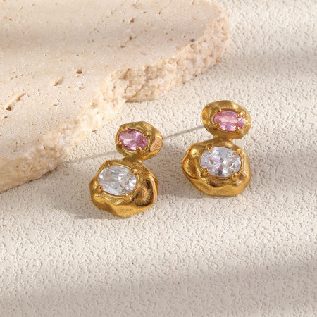 Boucles d'oreilles puces pour femmes, style rétro, en acier inoxydable, imperméables, couleur or, avec motif martelé et zircon. Collection Classique.