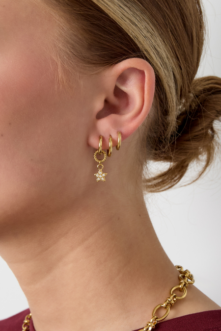 Petite boucle d'oreille avec étoile pendante ornée 2
