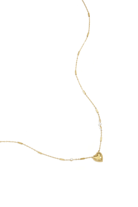 Collier orné de perles, de pierres et d'un cœur imposant